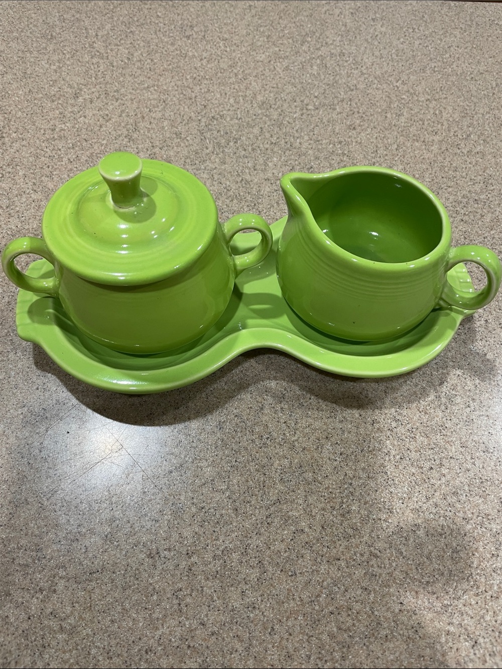 FIESTA Covered Sugar & Creamer Set Figure 8 Tray Lime Green 4pc Great Color